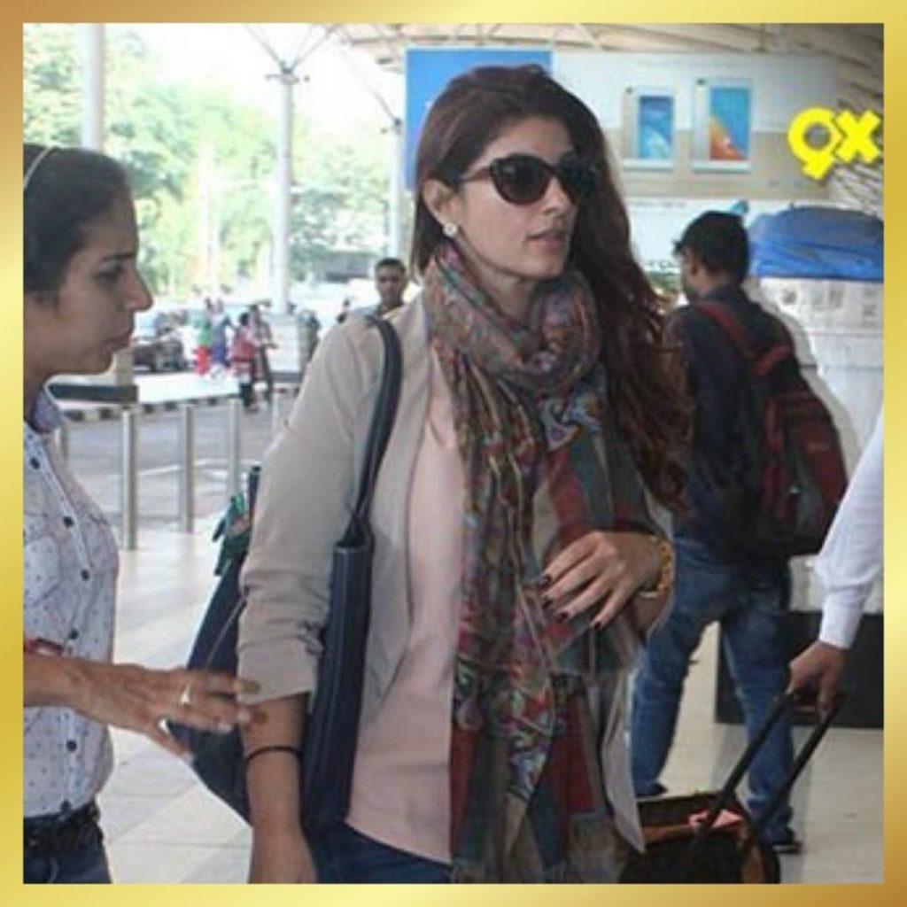 twinkle khanna in pashmina