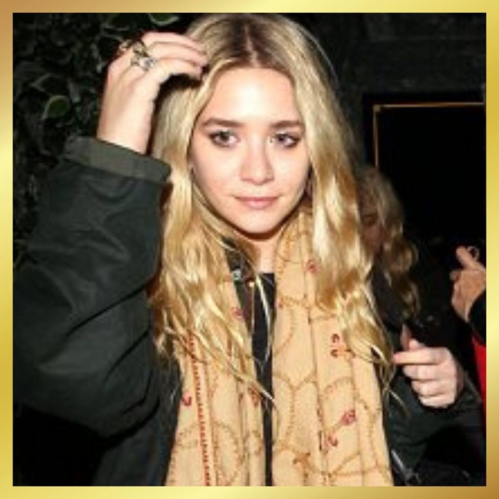 Ashley Olsen in pashmina