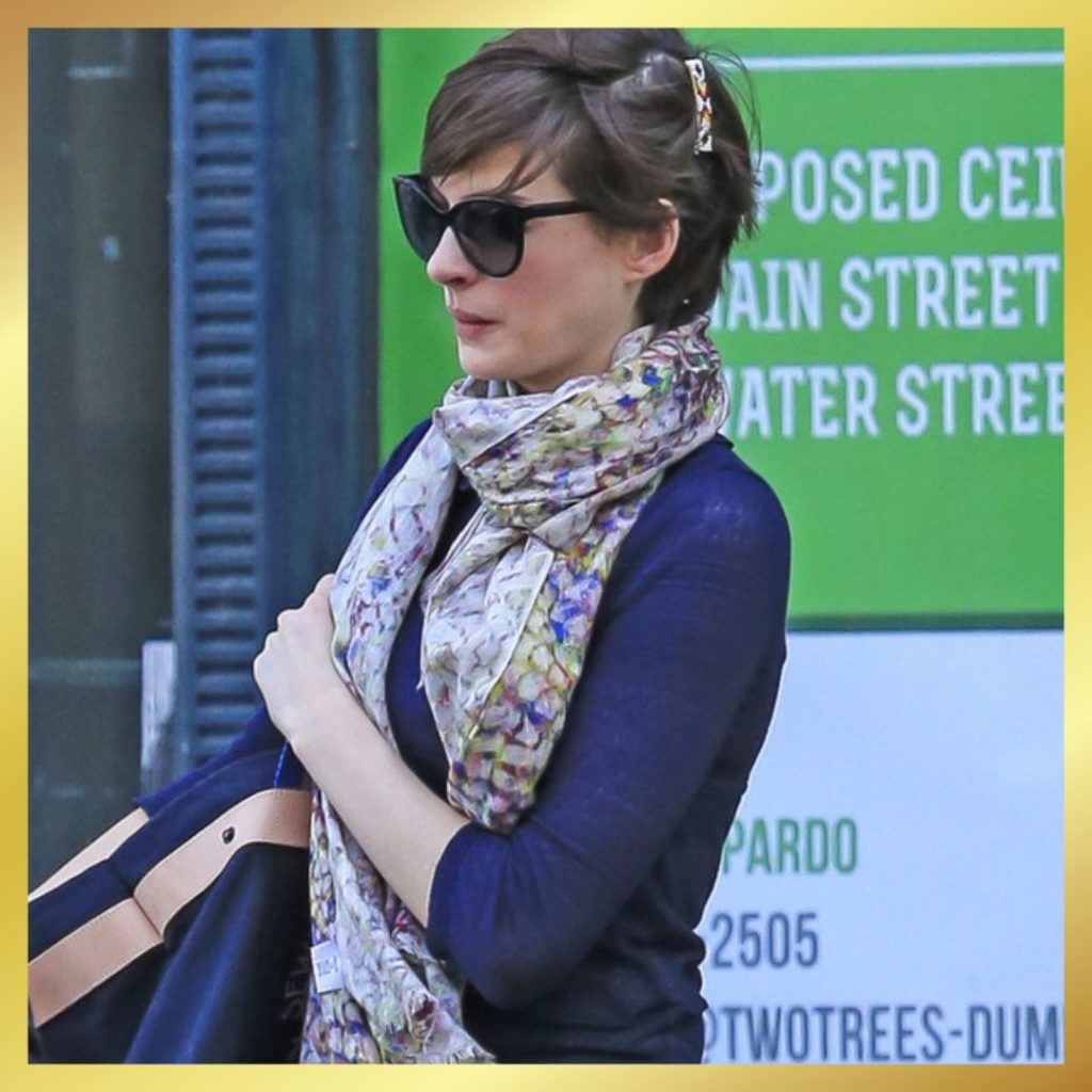 anne hathaway in cashmere