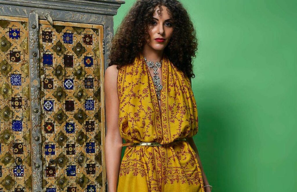 Cashmere scarf with belt