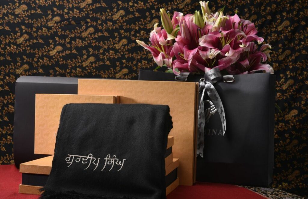 Gifting cashmere scarf