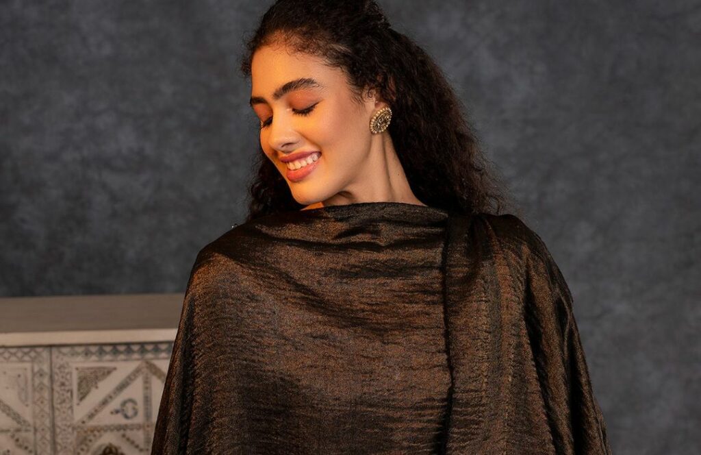 Zari Cashmere Wrap